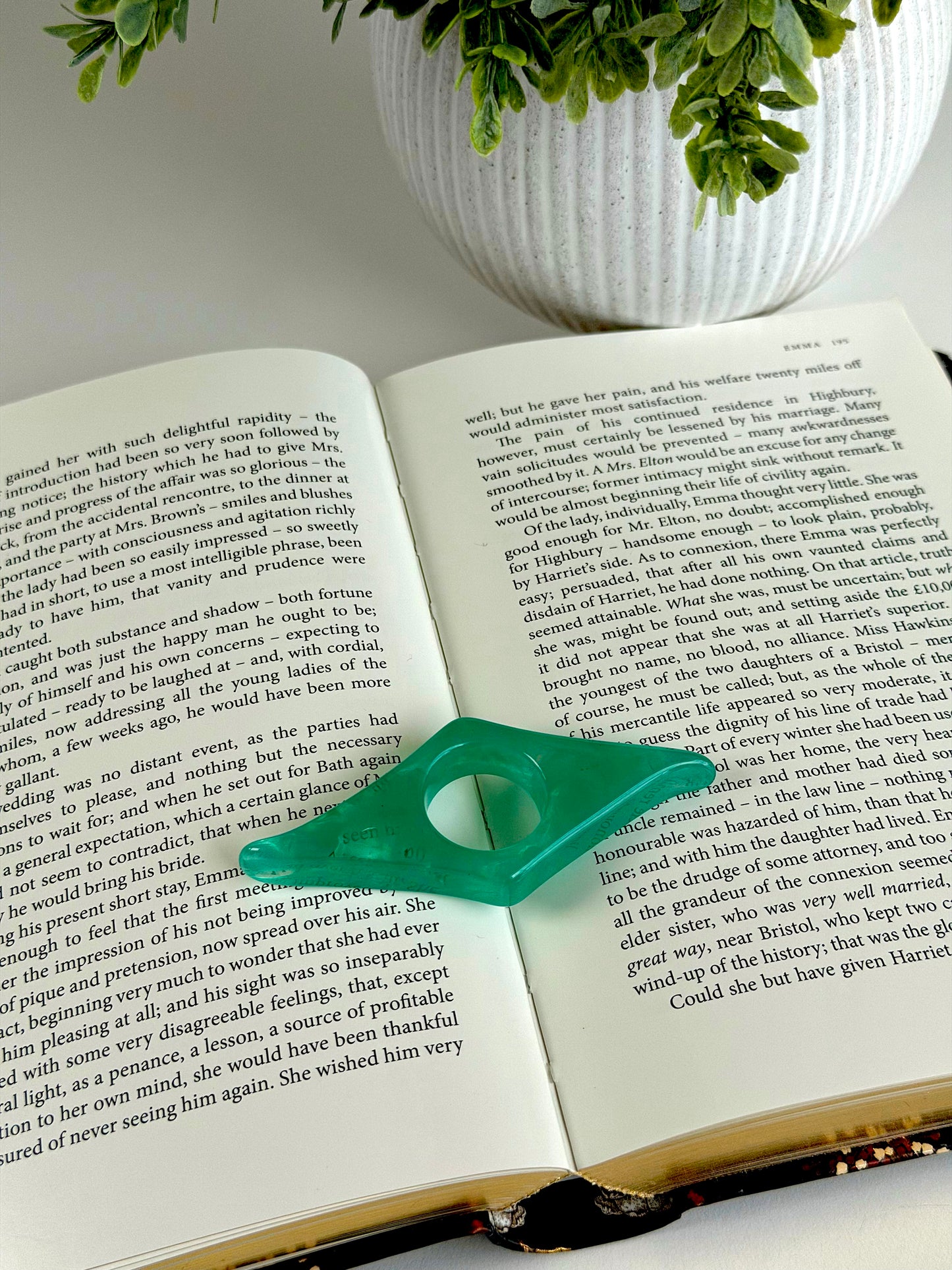 Klassisk akryl fingerbokholder – Tilbehør for lesing med én hånd