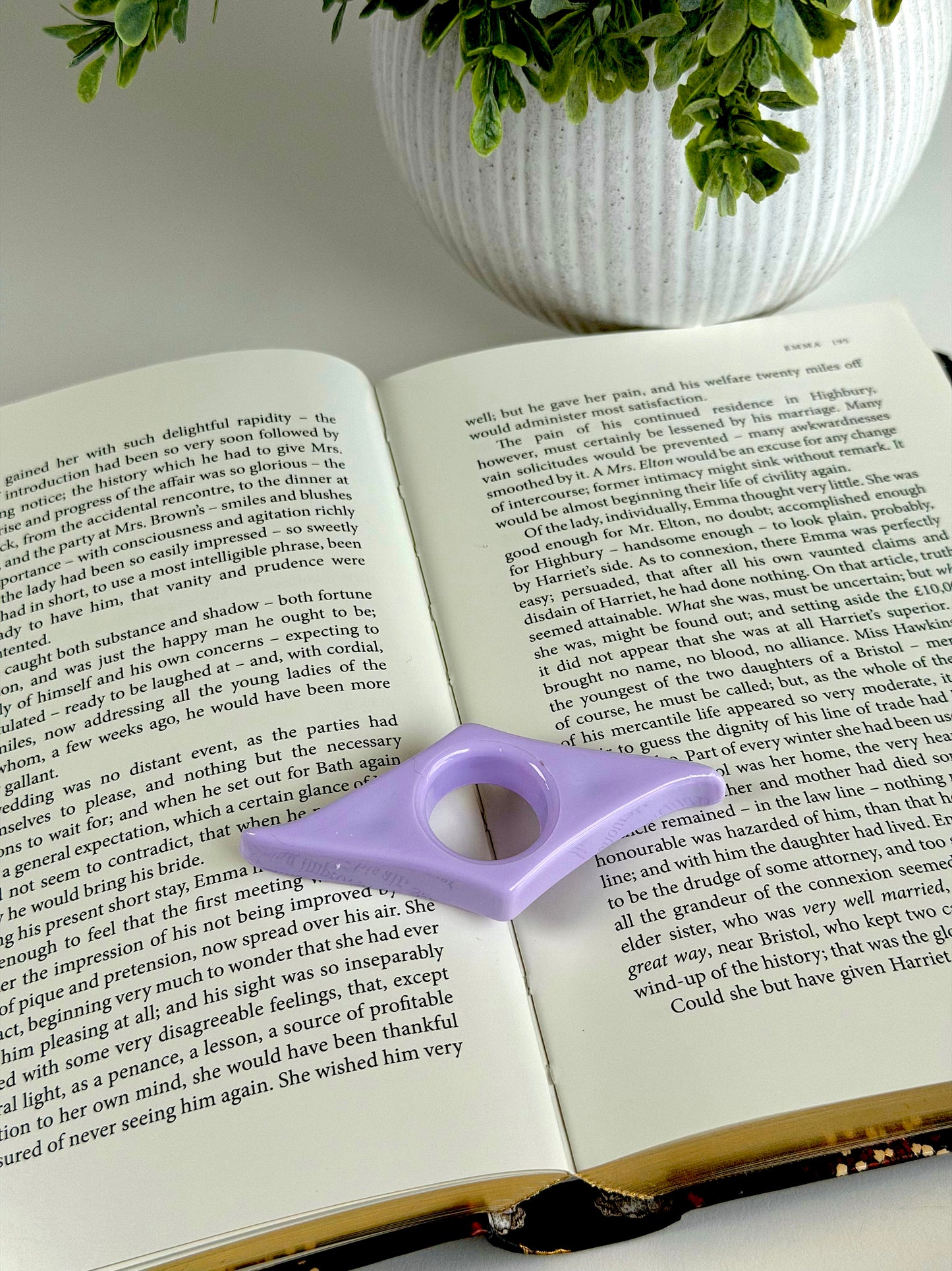 Klassisk akryl fingerbokholder – Tilbehør for lesing med én hånd