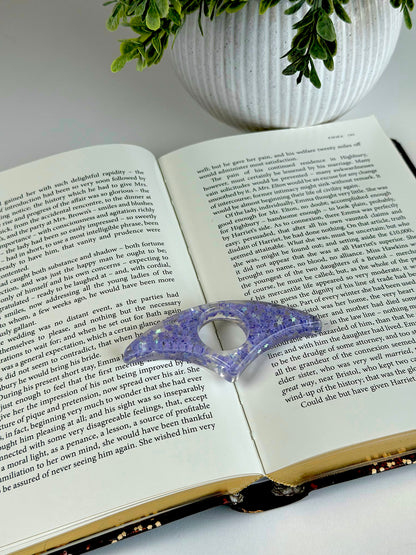 Acrylic Page Holder – Crescent Shape Glitter Thumb Book Holder for Comfortable Reading