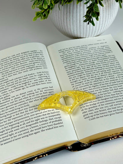 Acrylic Page Holder – Crescent Shape Glitter Thumb Book Holder for Comfortable Reading